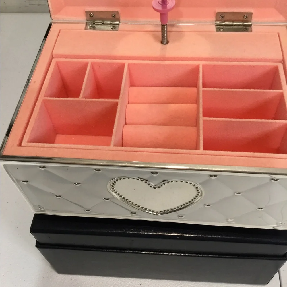 Lenox White and Silver Quilted Heart Jewelry Chest